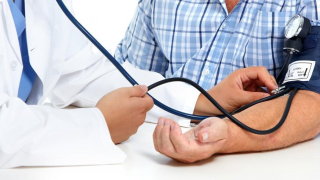 10 Rekomendasi Makanan Penurun Darah Tinggi untuk Penderita Hipertensi